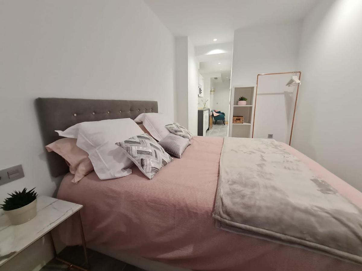 Loftinmalaga Aparthotel Bagian luar foto
