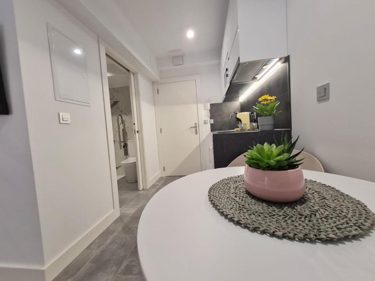 Loftinmalaga Aparthotel Bagian luar foto