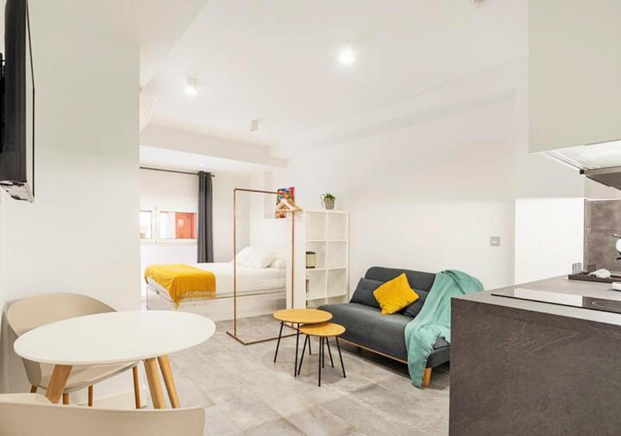 Loftinmalaga Aparthotel Bagian luar foto